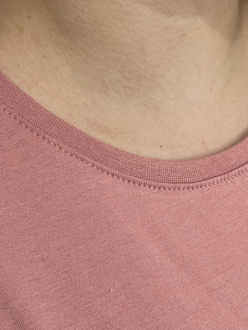 Camiseta Mucho Amor – Rosa Chic