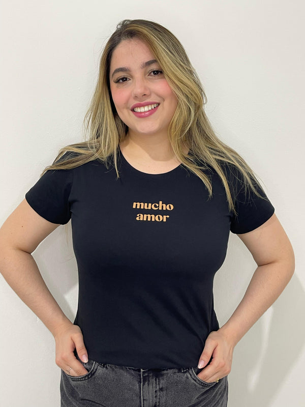 Camiseta Mucho Amor – Preto Chic