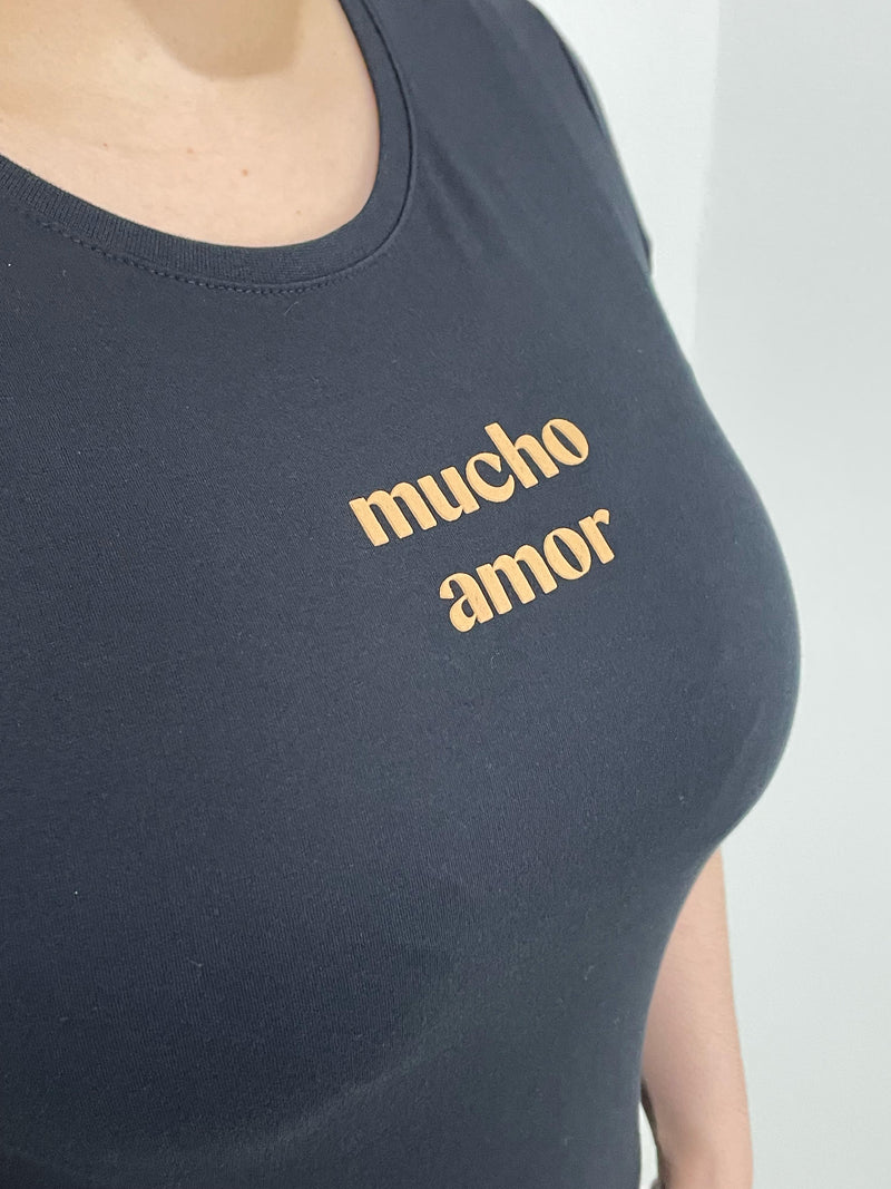 Camiseta Mucho Amor – Preto Chic