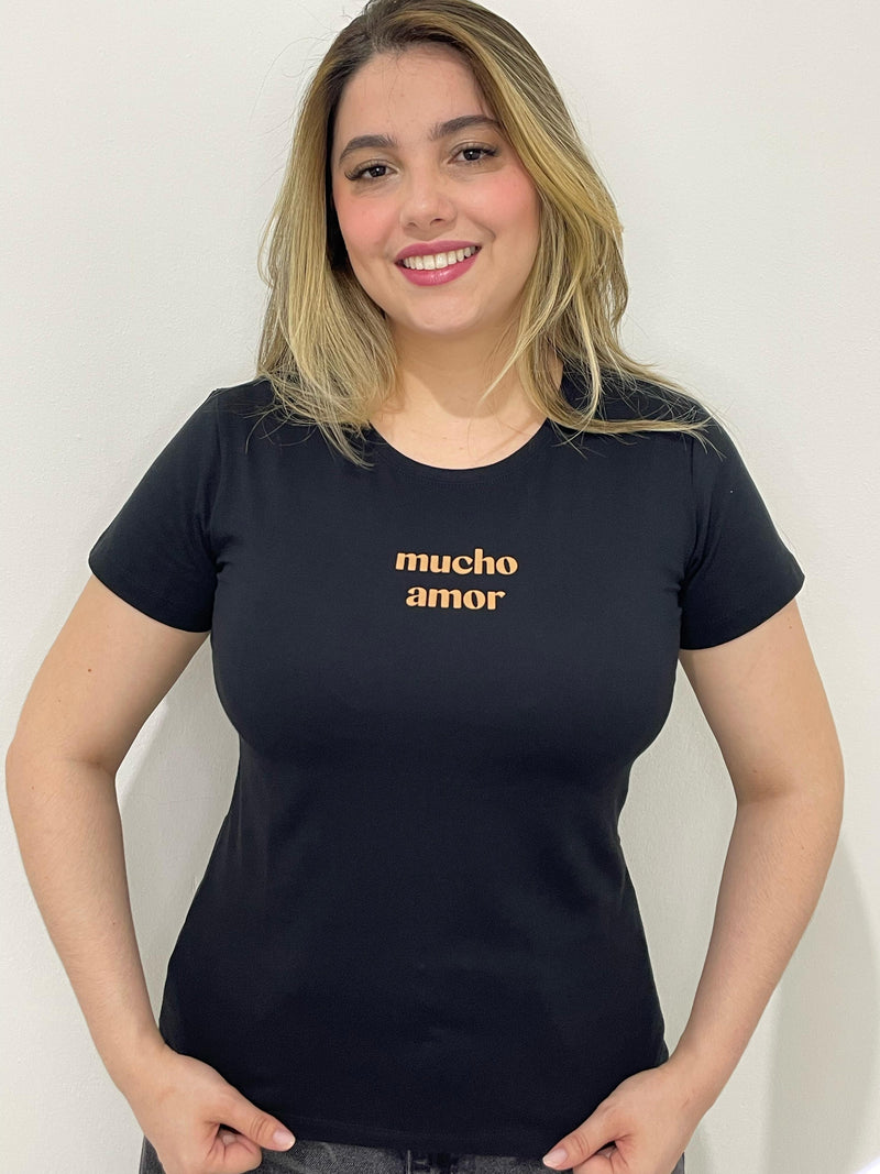 Camiseta Mucho Amor – Preto Chic
