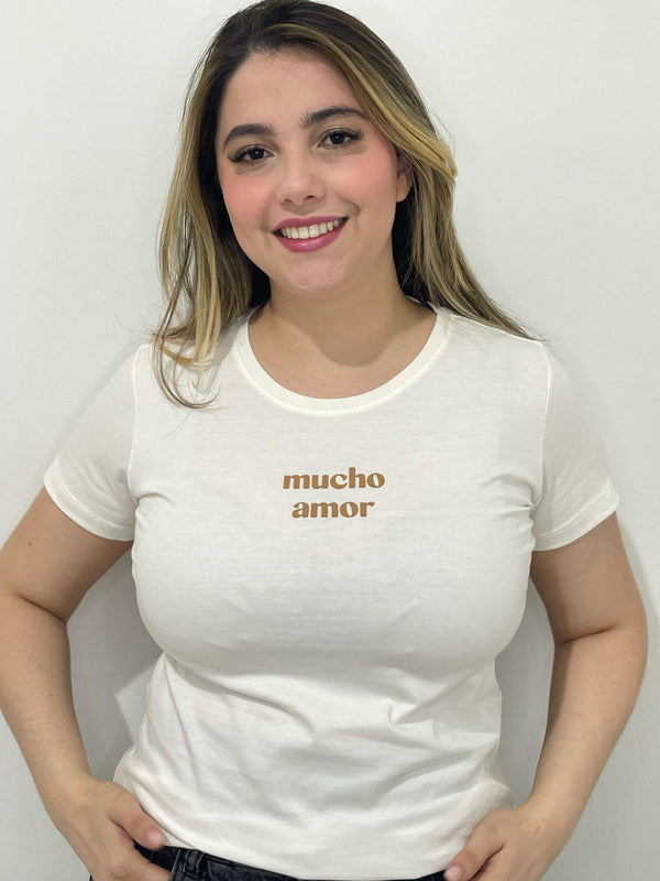 Camiseta Mucho Amor – Branco Chic