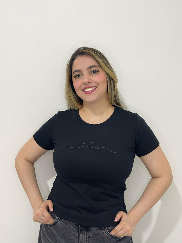 Camiseta Love Minimal – Preto Delicado