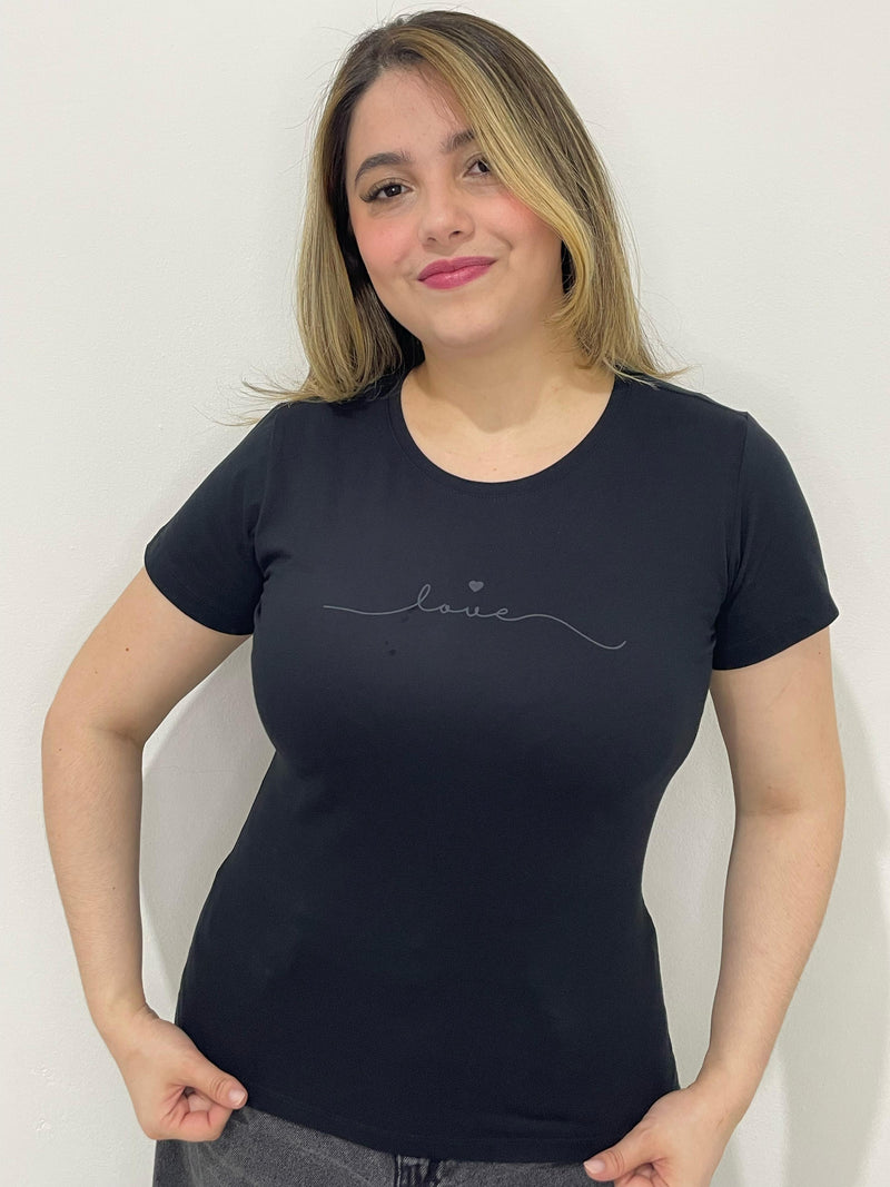 Camiseta Love Minimal – Preto Delicado