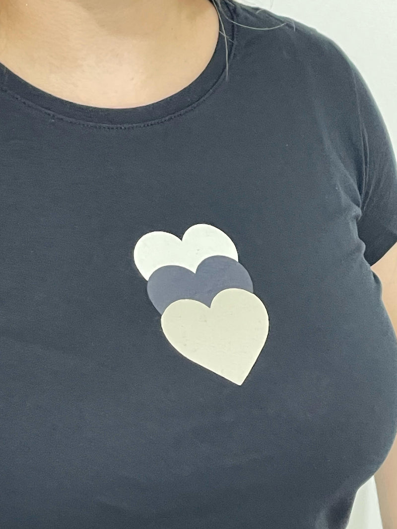 Camiseta Feminina Preto Corações Sobrepostos