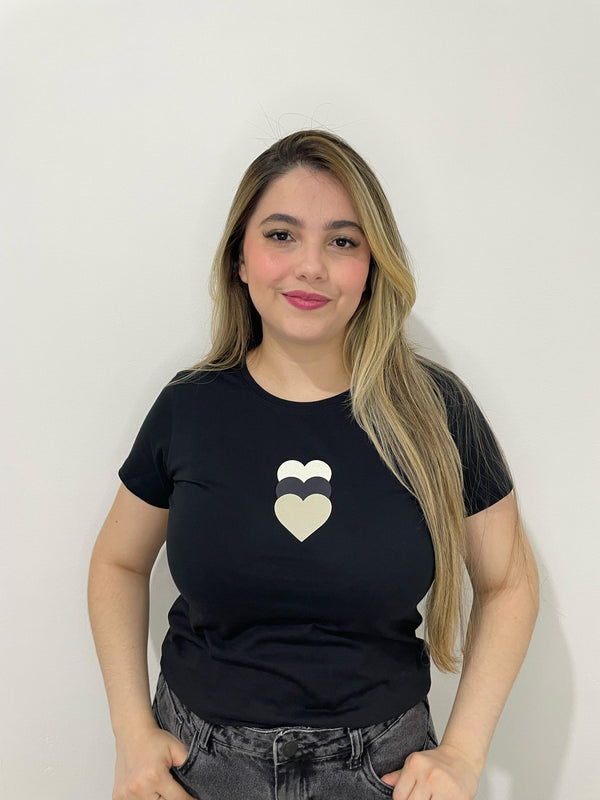 Camiseta Feminina Preto Corações Sobrepostos